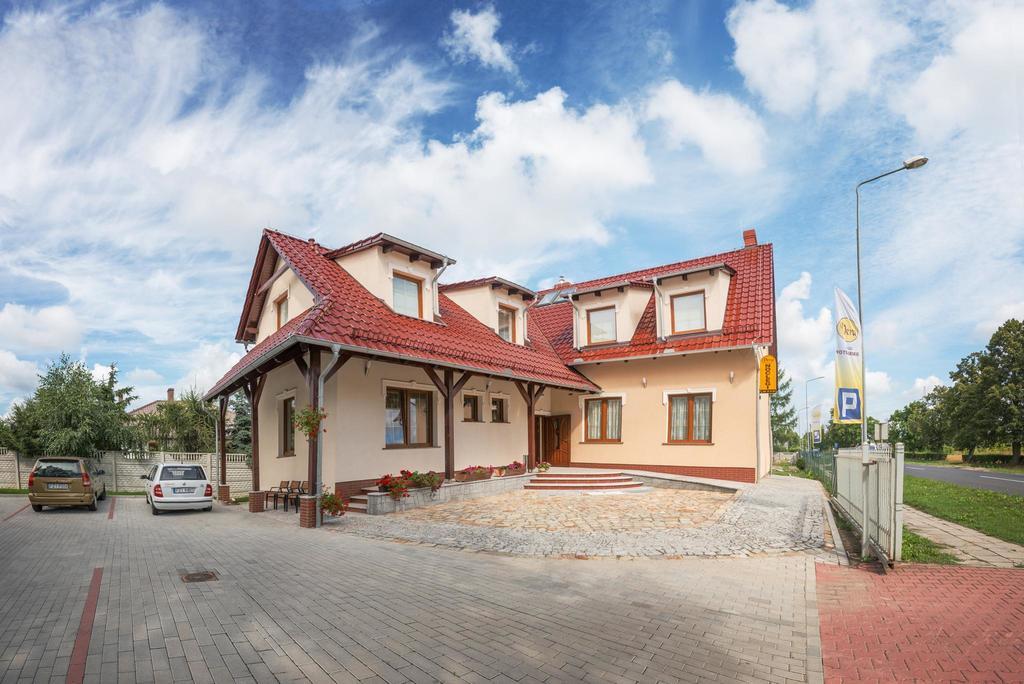 Vera 호텔 Sulechów 외부 사진